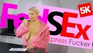 Vrconk Sexy Breasty Rubia que espera a postman para follarlo más buen porno
